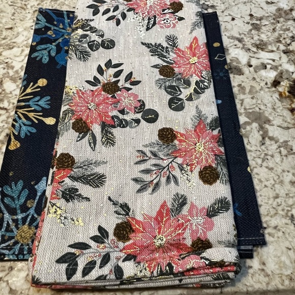 NEW Shabby Chic Set of Two Cotton Holiday Poinsettias Dish Towels 20” x 30” - Picture 6 of 8